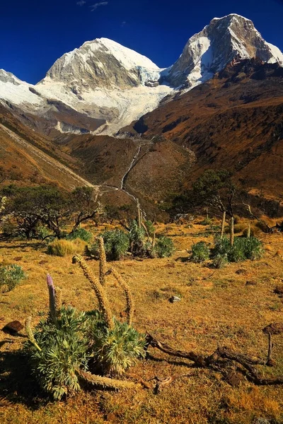 Huascaran Peak 6768M Cordiliera Blanca Peru América Sul — Fotografia de Stock