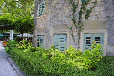 Omis, Hırvatistan ve Avrupa 'daki mimari ayrıntılar