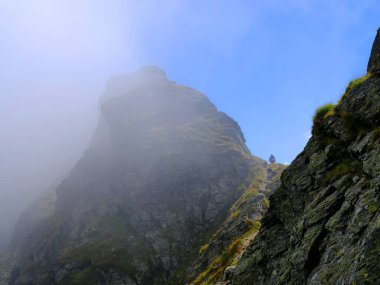 Fagaras Dağları, Romanya ve Avrupa 'da yaz fırtınalı alp manzaraları