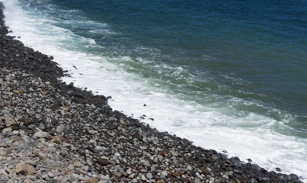 Кам'янистий пляж в Мадейра, Португалія, Європа — стокове фото