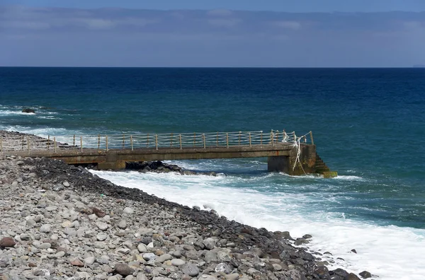 Skalnatá pláž v Evropě Madeira, Portugalsko, — Stock fotografie