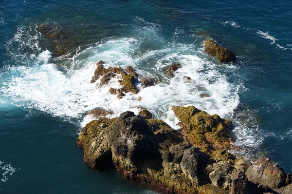 Rocas y olas cerca de Punta de Sao Lourenco, Isla de Madeira —  Fotos de Stock