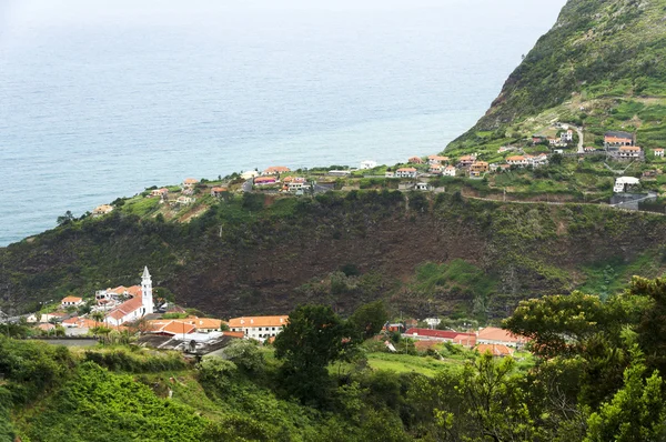 Madeira kuzey sahil köyü — Stok fotoğraf