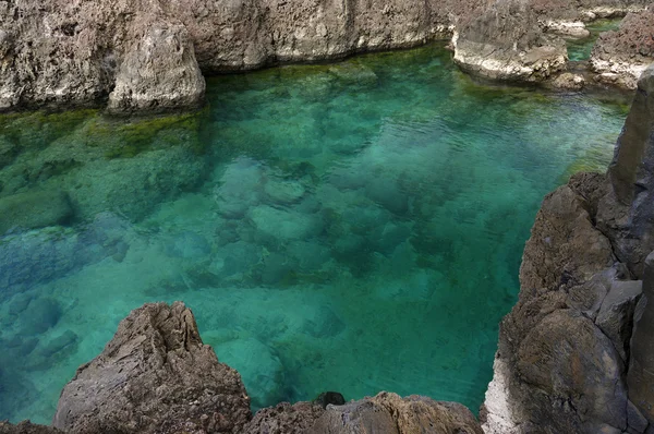 Natürliche Becken aus vulkanischer Lava in porto moniz — Stockfoto