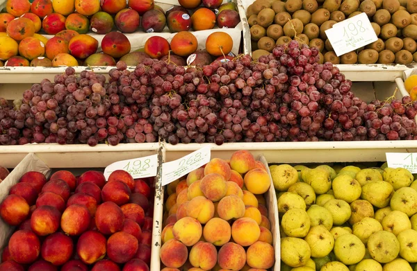 新鲜水果市场 — 图库照片