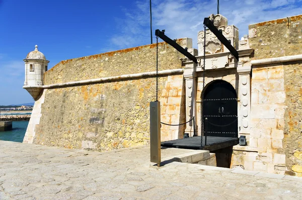 Torre medievale di Fortaleza da Ponta da Bandeira a Lagos — Foto Stock