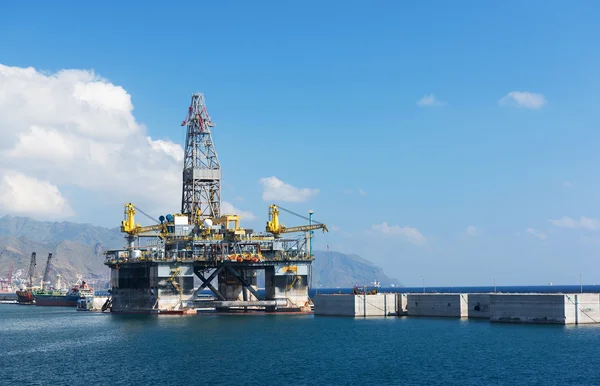 Изображение морской нефтяной платформы — стоковое фото