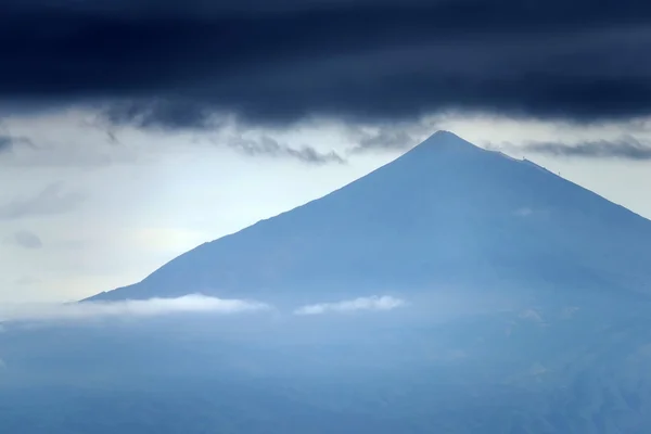 Вулкан Тейде, видимый из деревни Агуло, Ла Фаэра — стоковое фото
