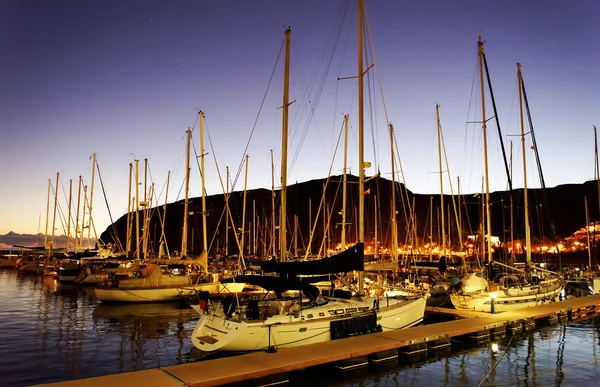 Porto a Los Cristianos località turistica città di Tenerife — Foto Stock