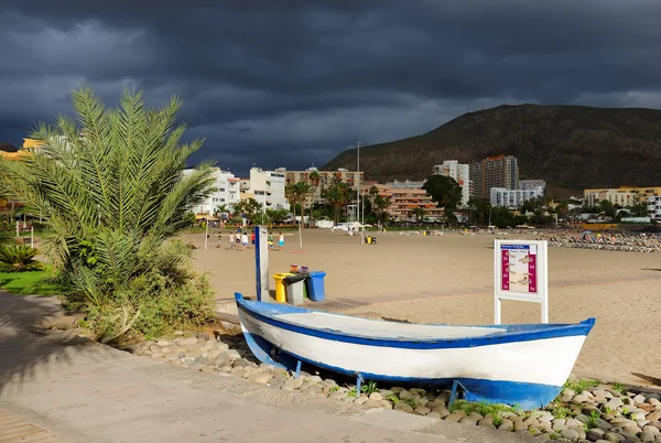 Bouřlivá oblaka letovisku Los Cristianos na Tenerife — Stock fotografie