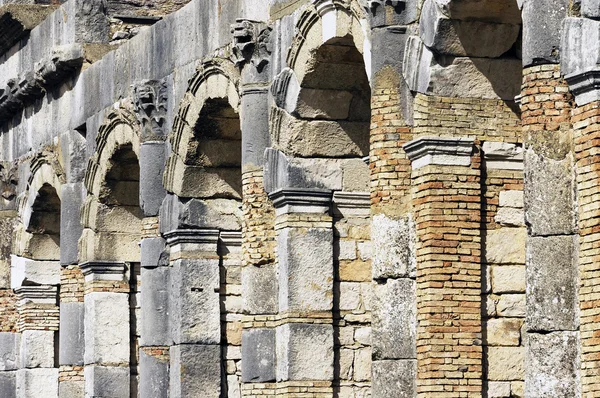 Rovine imperiali romane della città in cammino Volubilis — Foto Stock