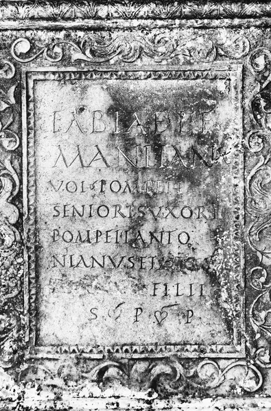 罗马帝国题字刻在石头上 — 图库照片