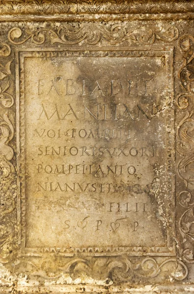 Ρωμαϊκής Αυτοκρατορίας επιγραφή λαξευμένη σε πέτρα — Φωτογραφία Αρχείου