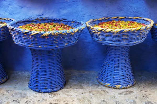 Ξηρό αυξήθηκε οφθαλμοί στην αγορά στην Αφρική Chefchaouen, Μαρόκο, — Φωτογραφία Αρχείου