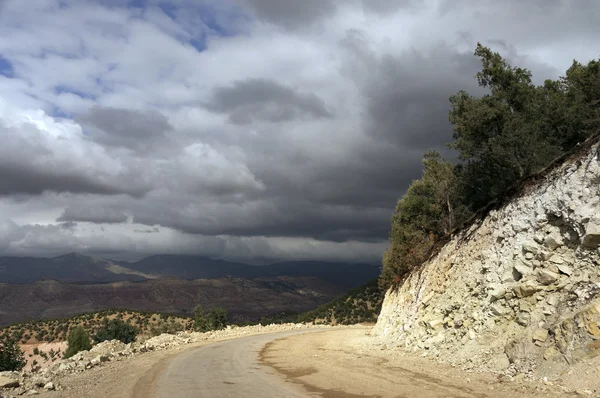 Strada alpina in Atlante Montagne — Foto Stock