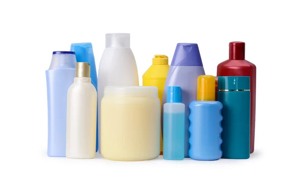 Grupo de botellas de champú o cuidado corporal aisladas en blanco. Productos de higiene de surtido — Foto de Stock