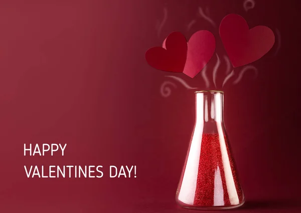 Miłość Chemia Szczęśliwych Walentynek Kartka Musującym Eliksirem Laboratorium Szkła Flask — Zdjęcie stockowe