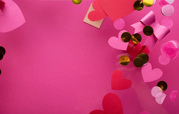 Mutlu Sevgililer Günü Konsepti Dağınık Dekoratif Kırmızı Kağıt Kalpler Konfeti — Stok fotoğraf