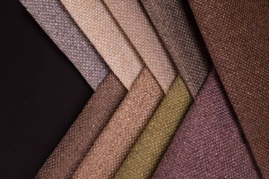 Light Set Yelken Şampanyası kahverengi ve gri renkli topçu tekstil örnekleri. Kumaş doku arkaplanının tonlu fotoğrafı