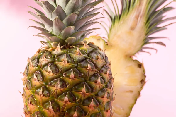 Frische Reife Ananas Vor Rosa Hintergrund Hallo Sommerkonzept Banner — Stockfoto