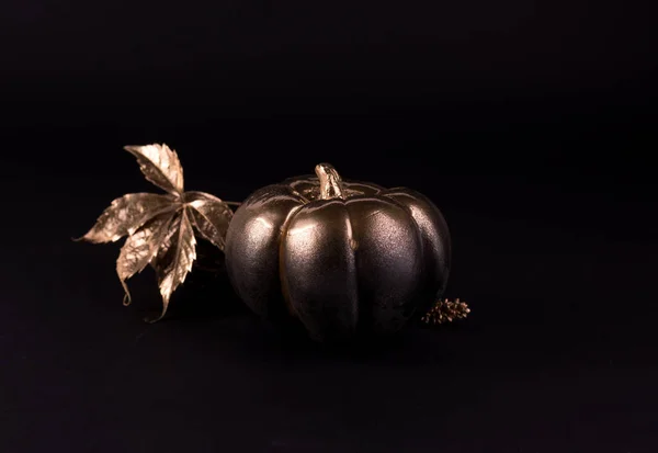 Arany és fekete luxus sütőtök. Minimalista banner jó hálaadás és Halloween. — Stock Fotó