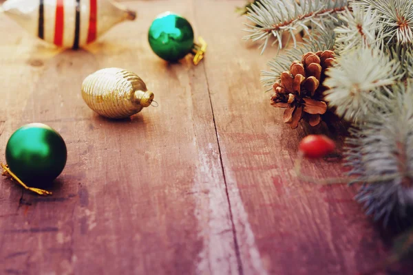 Christmas tree with retro decorations on rustic wooden boards, vintage toned seasonal background — Stock Photo, Image