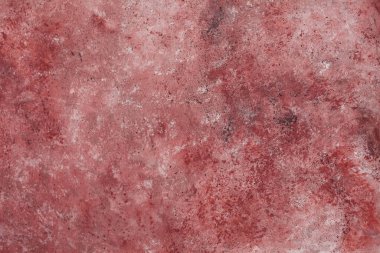 Çimento kırmızısı, pembe arka plan, sürtünme ve sıçrama. Yumuşak odaklı, grunge tarzında desenli duvar dokusu. Metin için boşluk