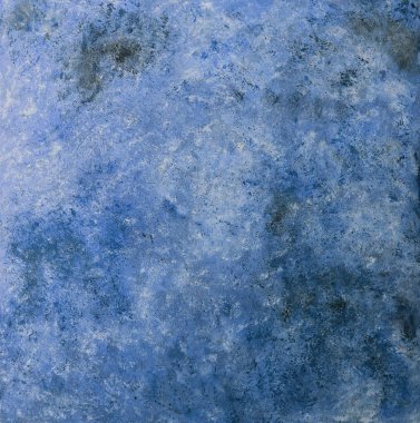 Soyut Beton koyu mavi arka plan, sürtünme ve sıçrama izleri var. Yumuşak odaklı, grunge tarzında desenli duvar dokusu. Mesaj için yer var. ağ için kullan