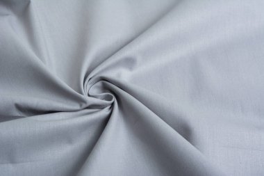 Gri pamuk doğal kumaş, ipliklerin dokuması, kıvrımlı kıvrımlar. Elbise ve gömlek dikmek için. Dikiş dikmek ve terzi dükkanını kullanmak için. Metin için boşluk.