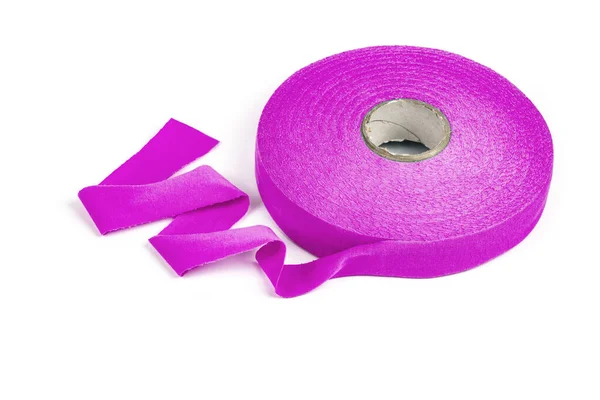 Roze Elastische Gebreide Tape Garen Voor Haak Witte Achtergrond Opgerold — Stockfoto