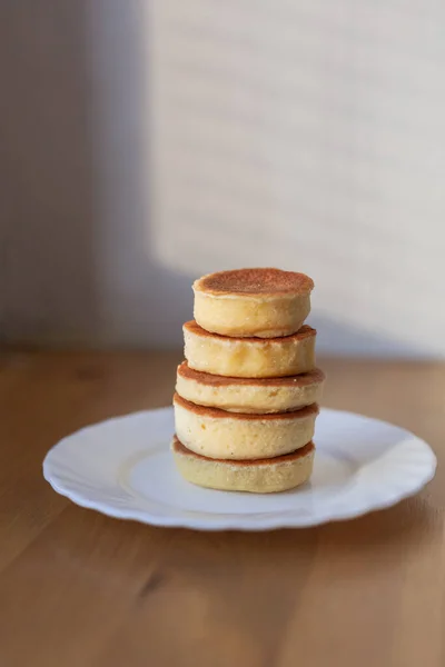 Hemlagad Fluffy Souffle Pancake Gjord Mandel Kokos Sojaproteinmjöl Närbild Vit — Stockfoto