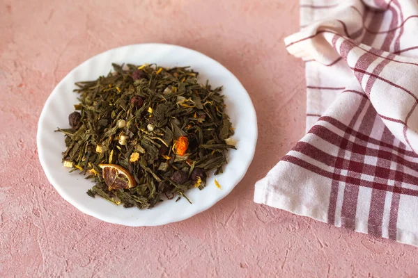 Stapel Van Elite Groene Bladeren Sencha Thee Gekonfijte Vruchten Meidoorn — Stockfoto