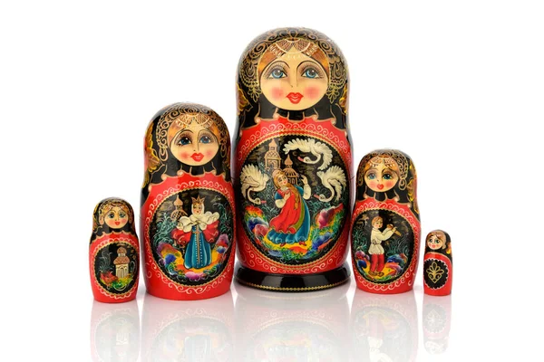 Matrioska família bonecas de madeira tradicionais — Fotografia de Stock
