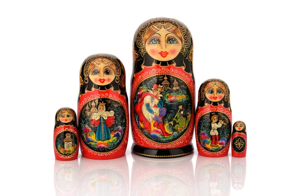 Matrioska família bonecas de madeira tradicionais — Fotografia de Stock