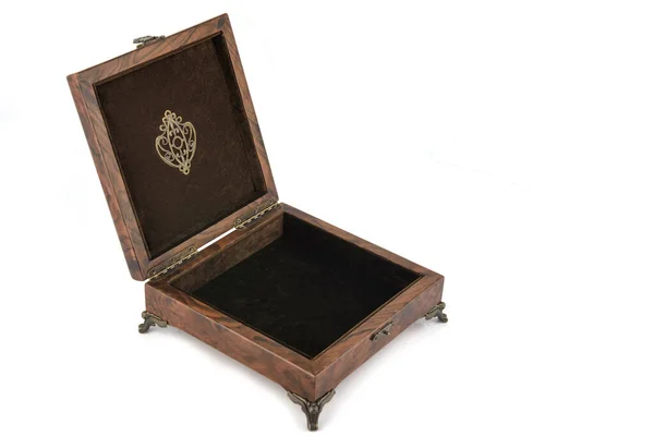 Caixa de jóias de madeira aberta com forro de veludo — Fotografia de Stock