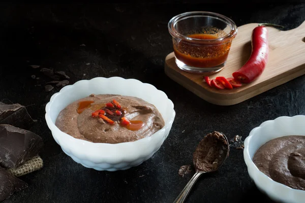 Chili reçelli çikolatalı Mus