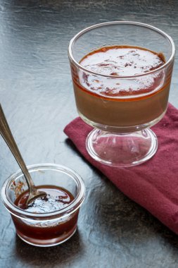 Chili reçelli çikolatalı Mus