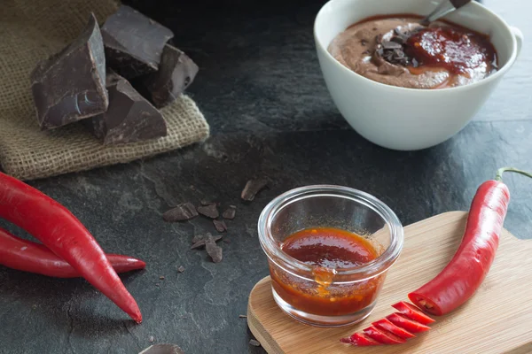 Chili reçelli çikolatalı Mus