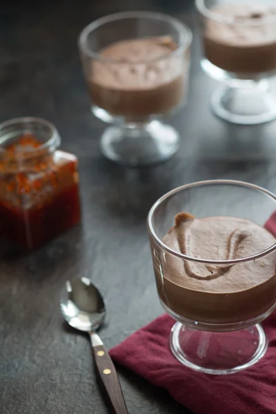 Chili reçelli çikolatalı Mus