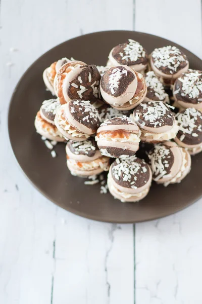 Reçelli Lamington Macaron