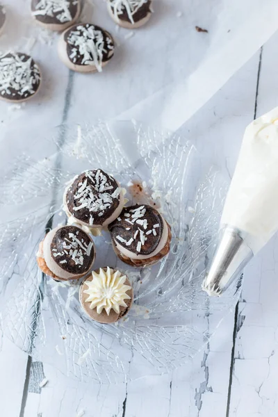 Reçelli Lamington Macaron