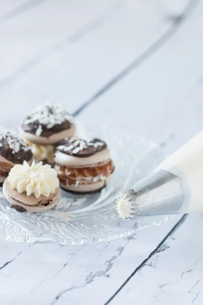 Reçelli Lamington Macaron