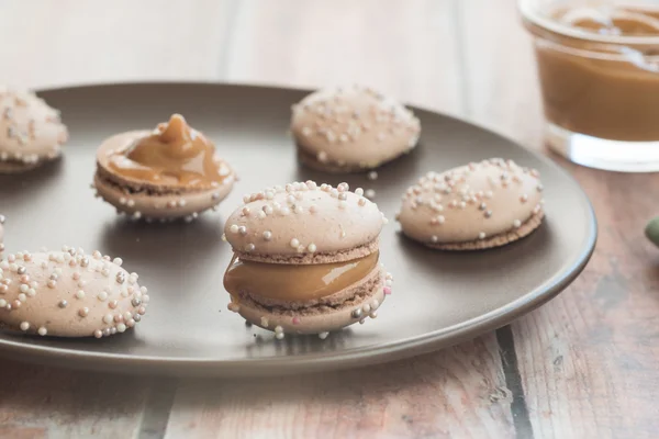 Dulce De Leche Macaron
