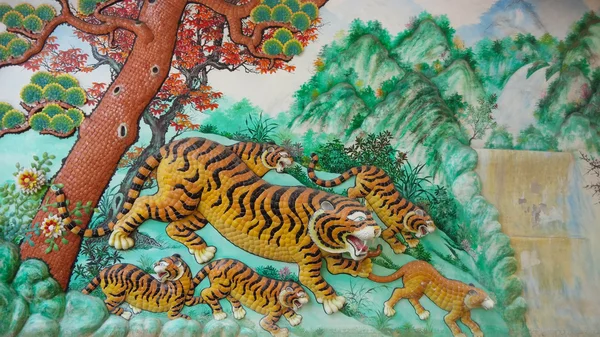 Tigerskulpturen im chinesischen Tempel, Chonburi, Thailand. — Stockfoto