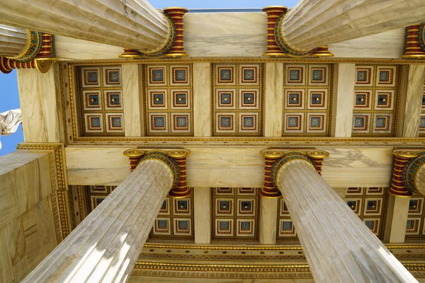 Detalle del edificio de la moderna Academia de Atenas . — Foto de Stock