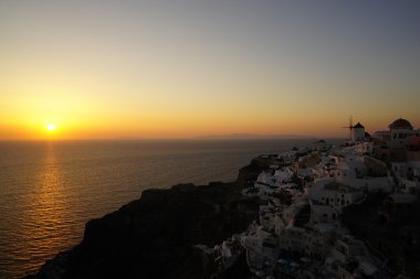 Günbatımında Oia Köyü, Santorini Adası, Yunanistan