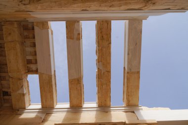 Akropol Propylaea anıtsal geçidinin detay.