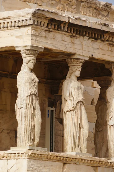 Caryatides 的神殿，在希腊雅典卫城. — 图库照片