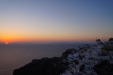 Günbatımında Oia Köyü, Santorini Adası, Yunanistan
