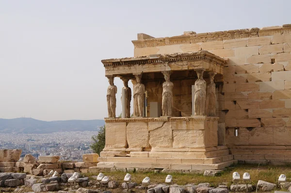 Caryatides Erechtheion на Акрополь в Афінах, Греція. — стокове фото